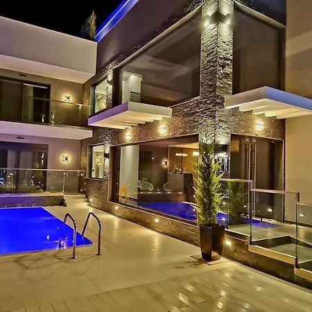 Luxsuites Ofrinion Bagian luar foto