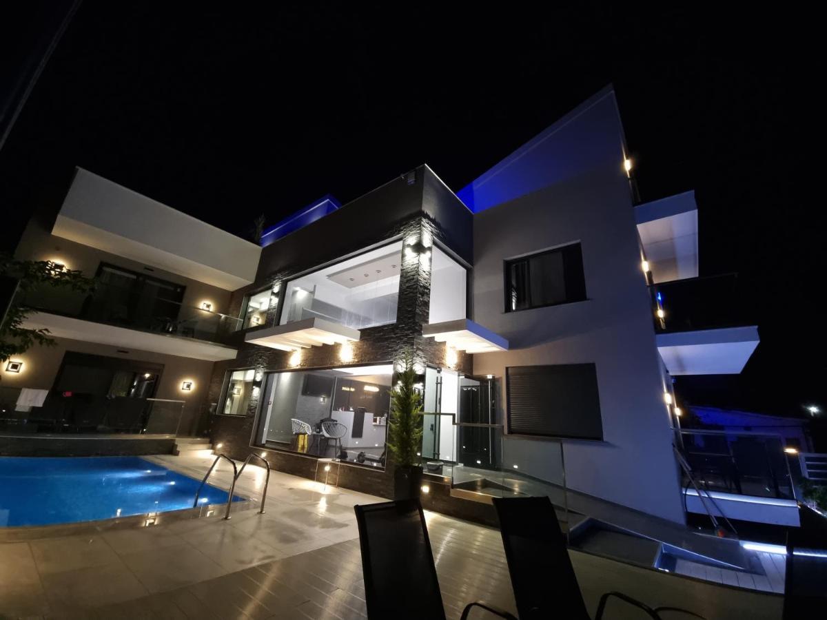 Luxsuites Ofrinion Bagian luar foto
