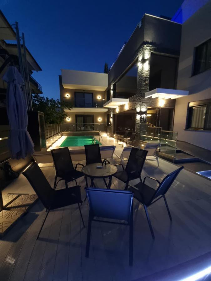 Luxsuites Ofrinion Bagian luar foto