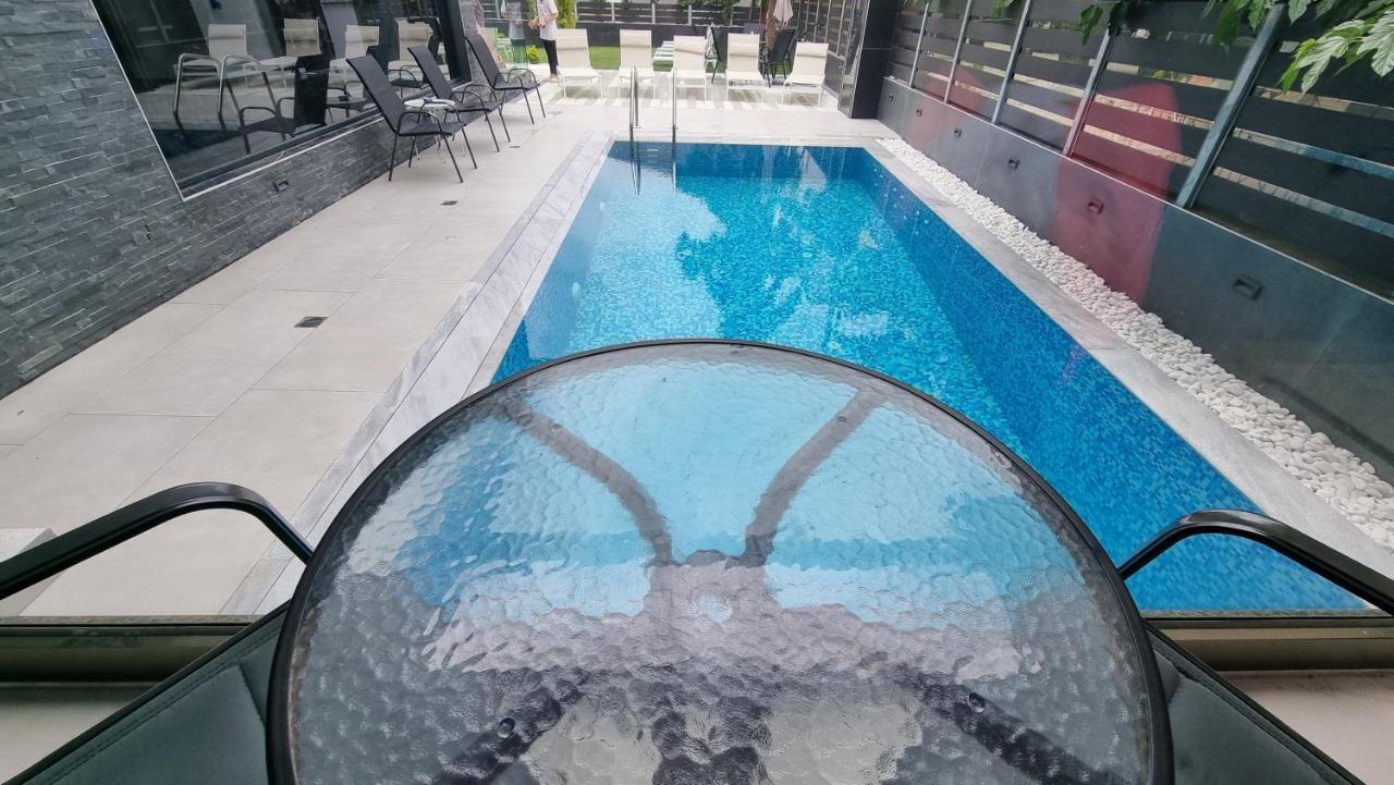 Luxsuites Ofrinion Bagian luar foto